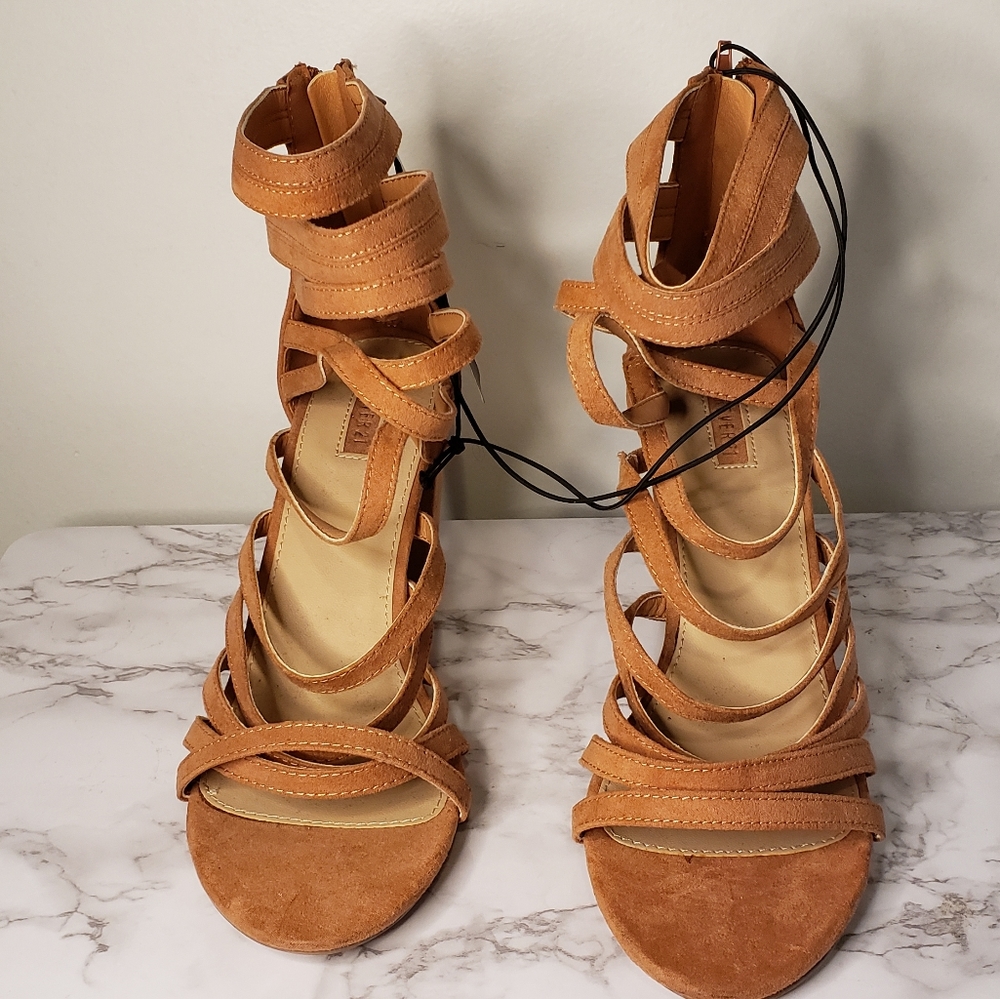 Forever 21 Size 9 Faux Suede Rose Open Toe Strappy Chunky Heel Sandal